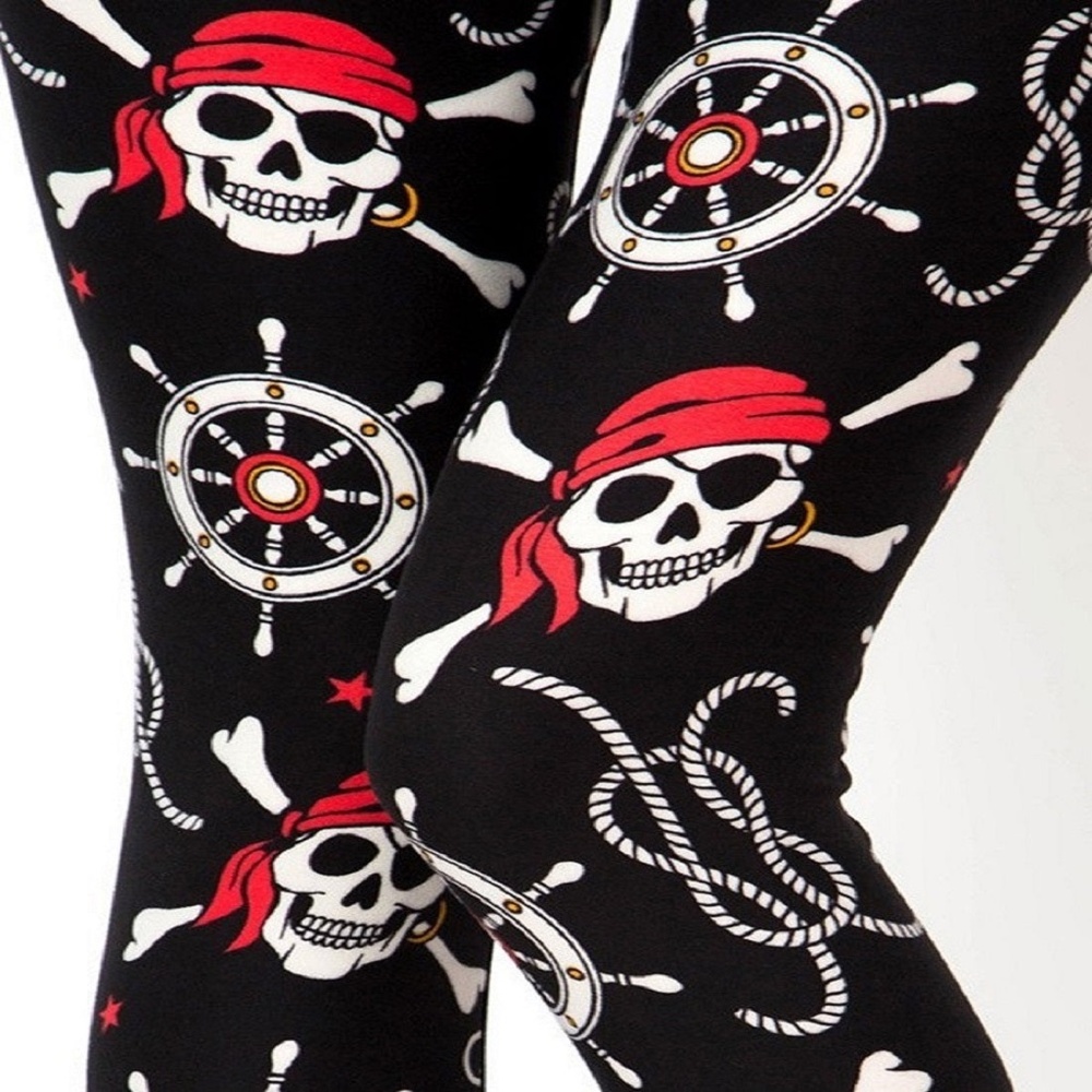Black w Skull Pirates Soft Leggings  Sz OS / SM NIP